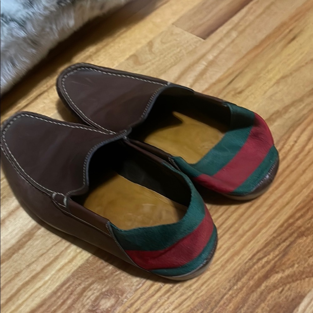 Gucci unisex Brown and Green Suede Loafers with Moccasin Design - Picture 11 of 13